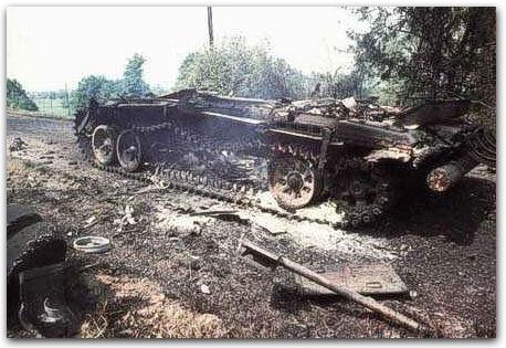 Unisten tenk M-84 pocetkom sukoba u Sloveniji