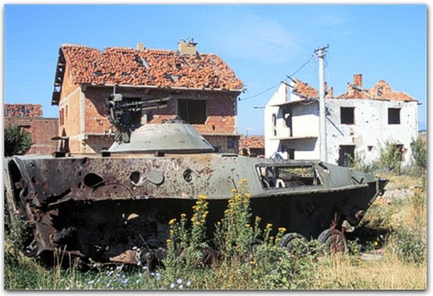BVP M-80, uništen na Kosovu