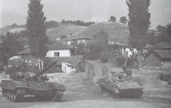 T-72M i BVP M-80A na vezbi 'Jedinstvo 83"